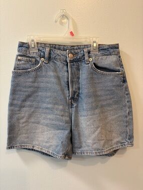 H&M &Denim Classic Light Wash High-Rise Denim Shorts